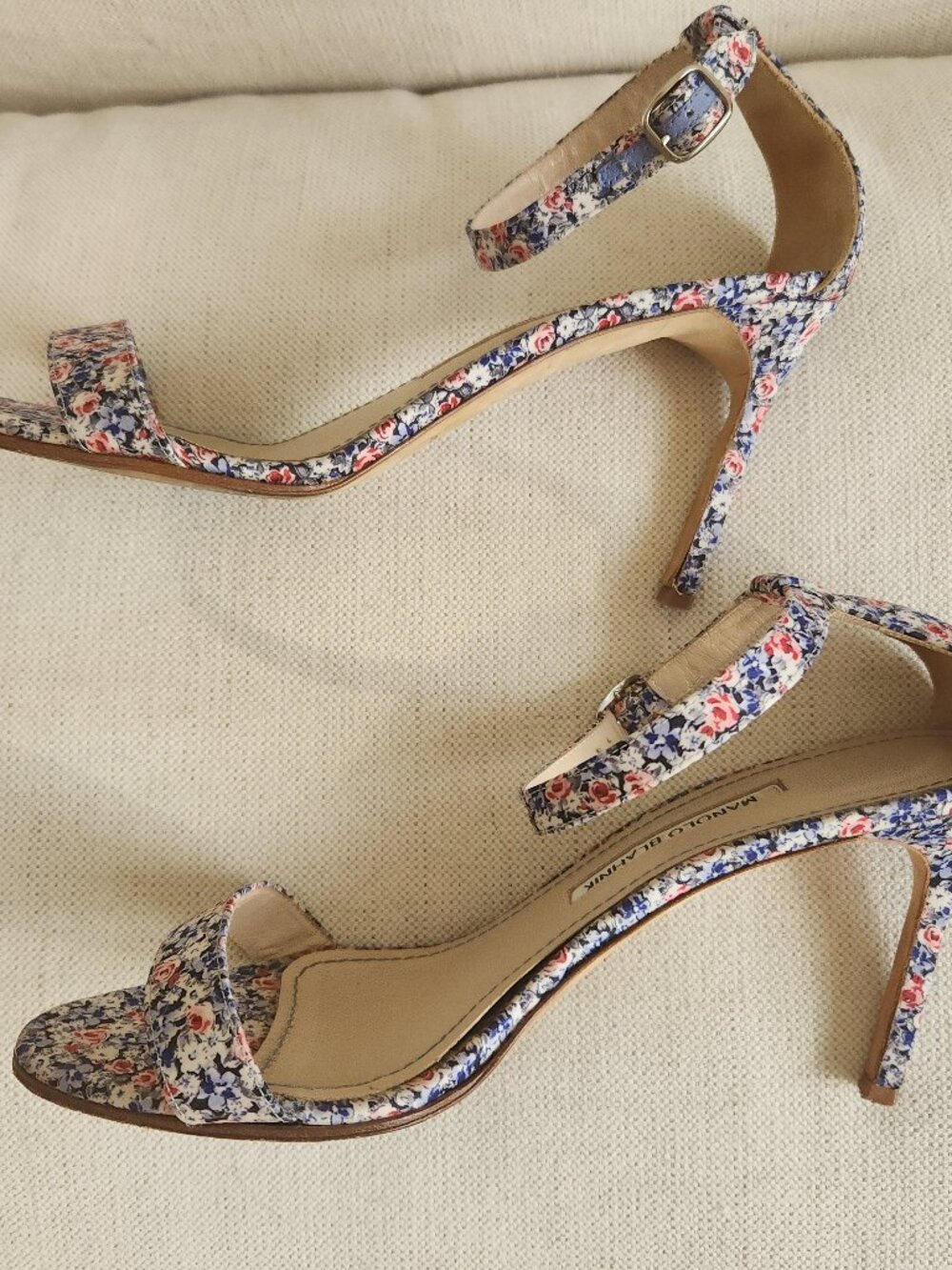 Manolo Blahnik Floral Print Satin Strappy High Heel Sandals - Sz 39 - Picture 13 of 15